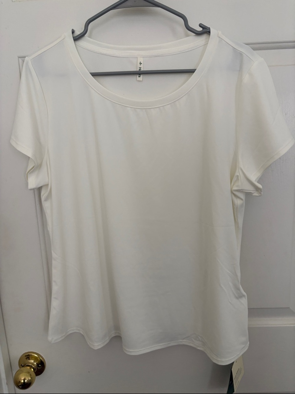 HALARA Short-Sleeve Crew Neck Tee in Cream
